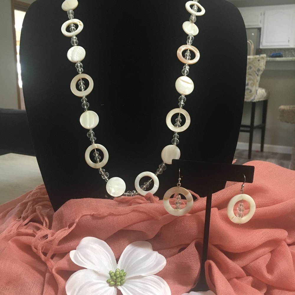 Circle necklace and earring set - off-white